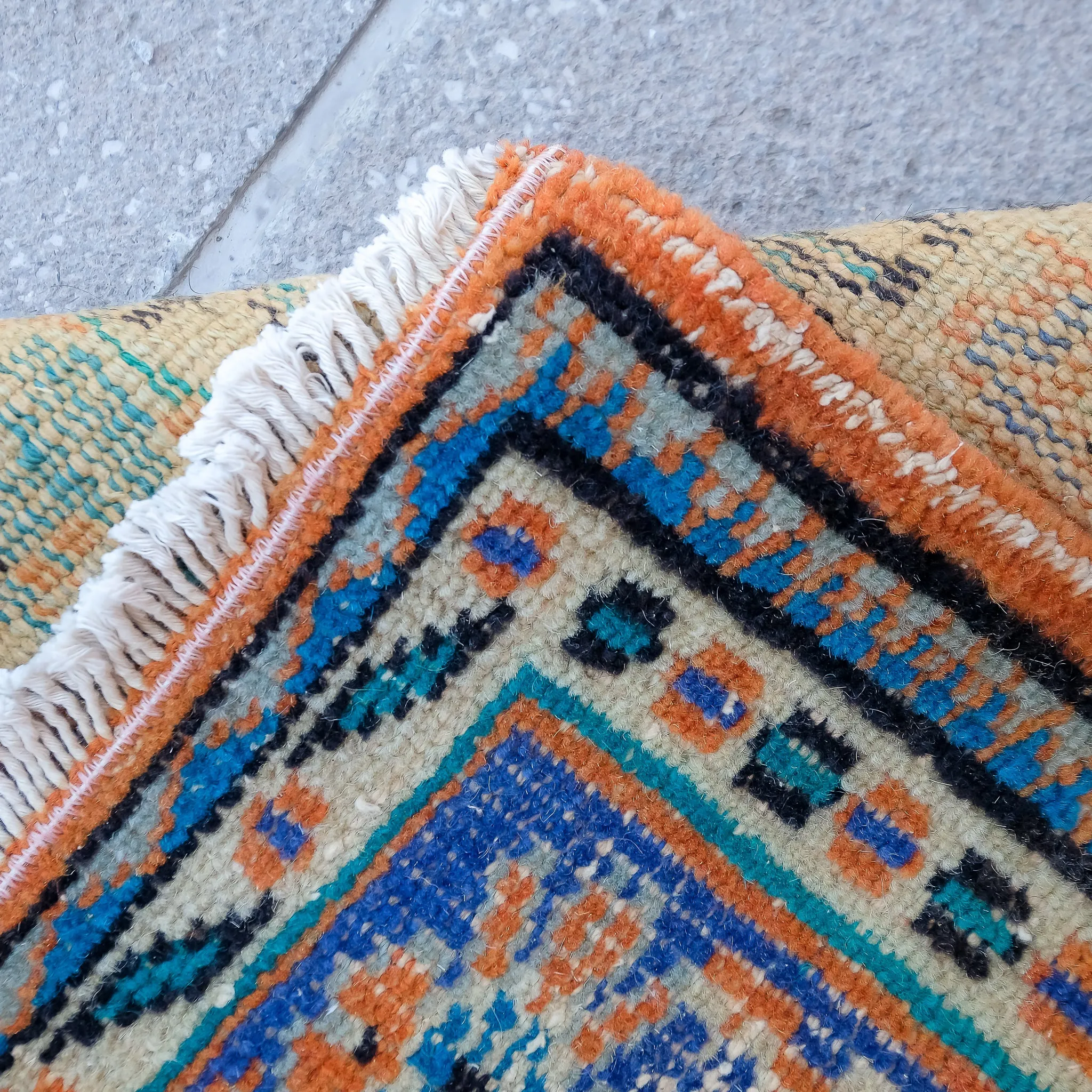 3888 Handwoven Vintage Rug 6'2x9'4