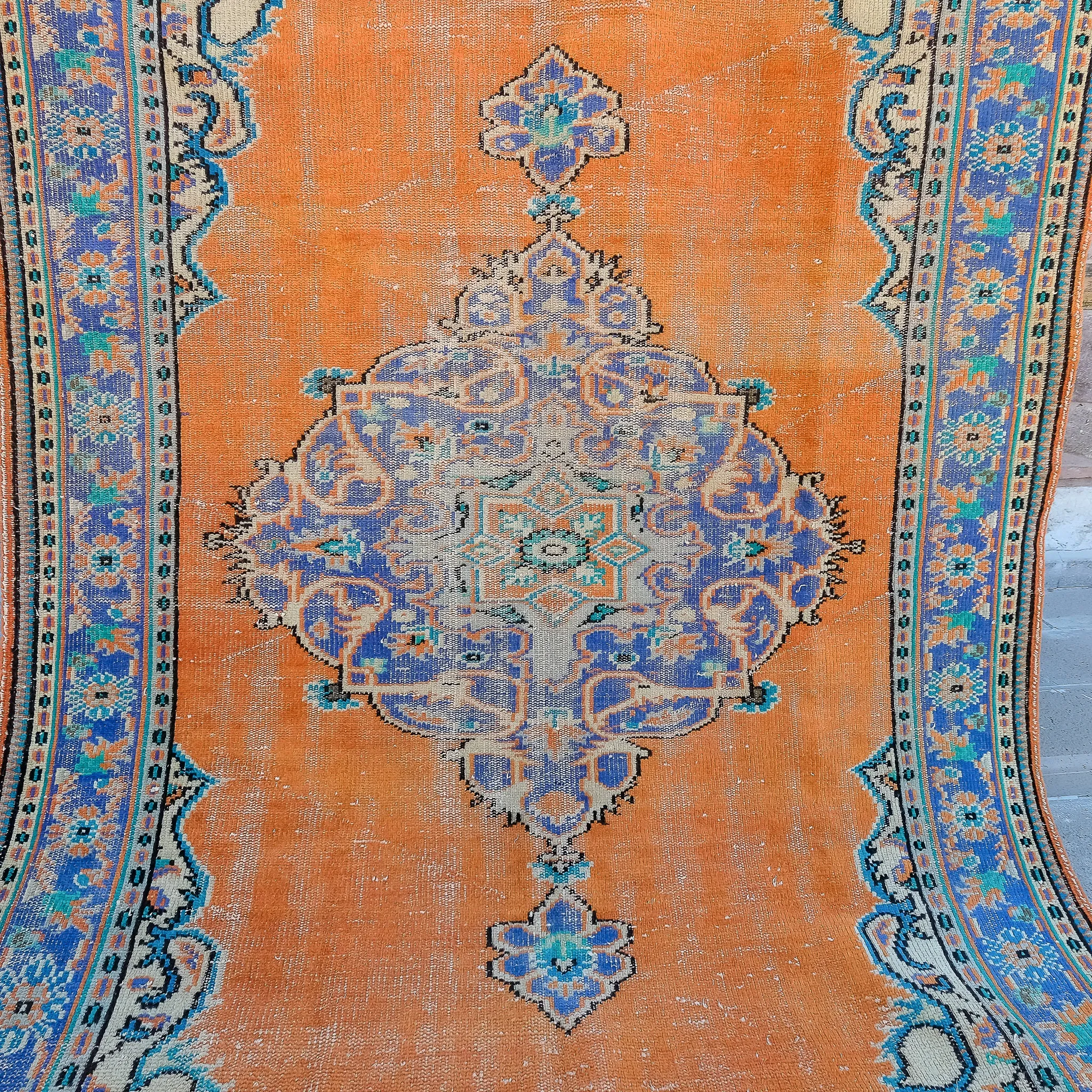 3888 Handwoven Vintage Rug 6'2x9'4