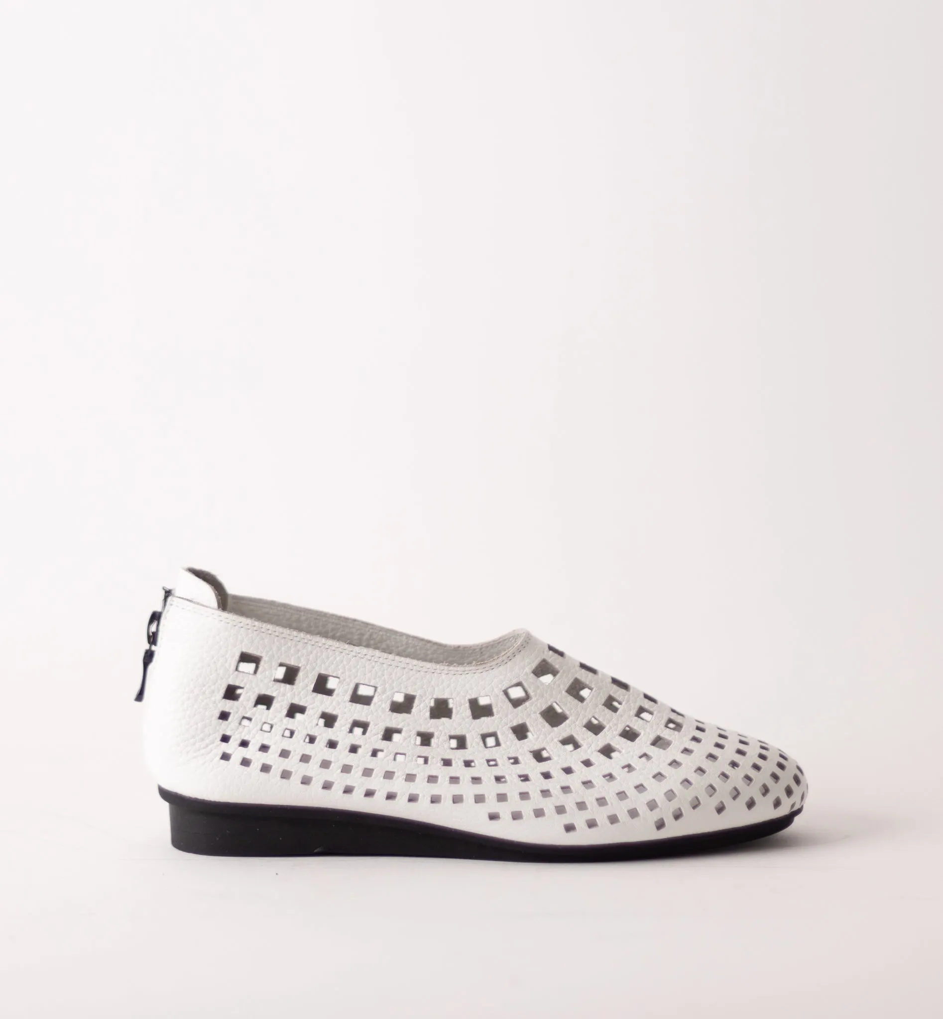 ARCHE NIRICK CLOSE TOE SANDALS-WHITE