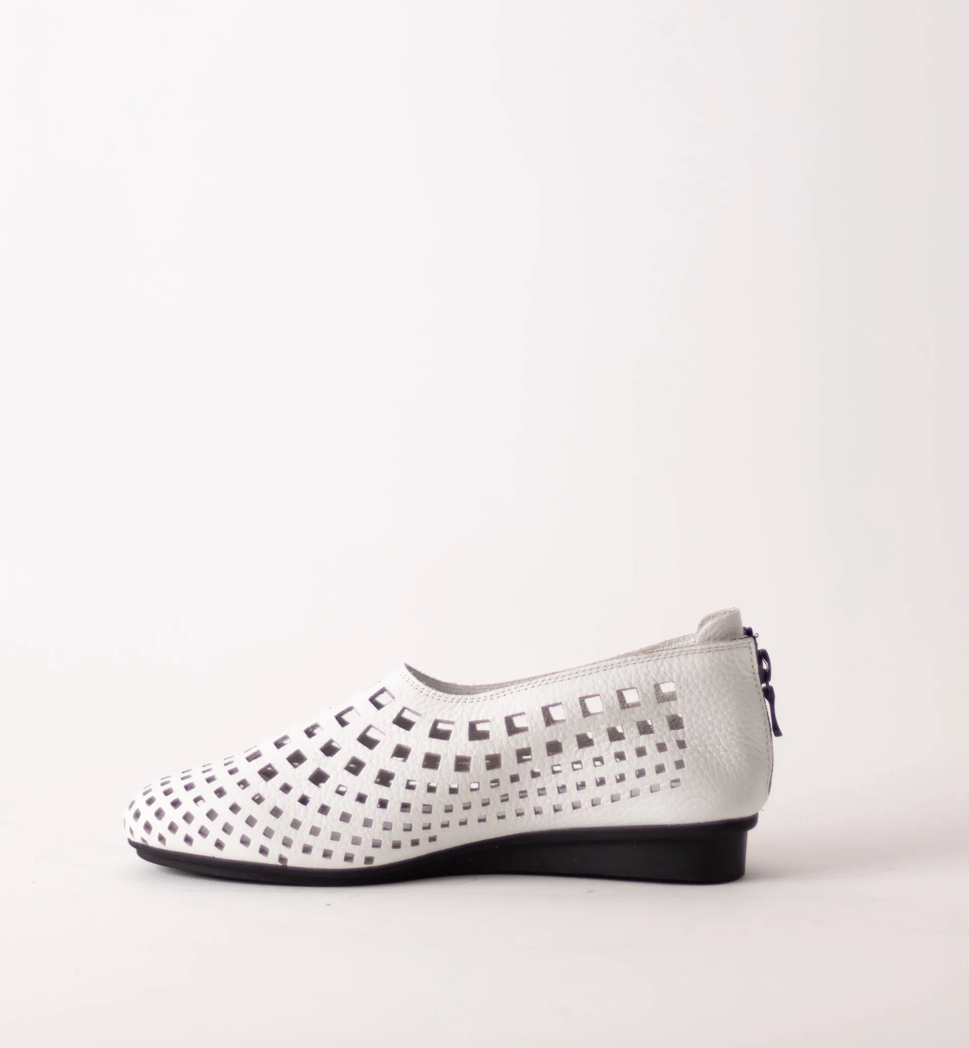 ARCHE NIRICK CLOSE TOE SANDALS-WHITE