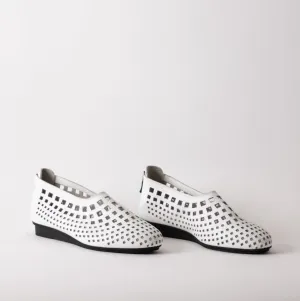 ARCHE NIRICK CLOSE TOE SANDALS-WHITE