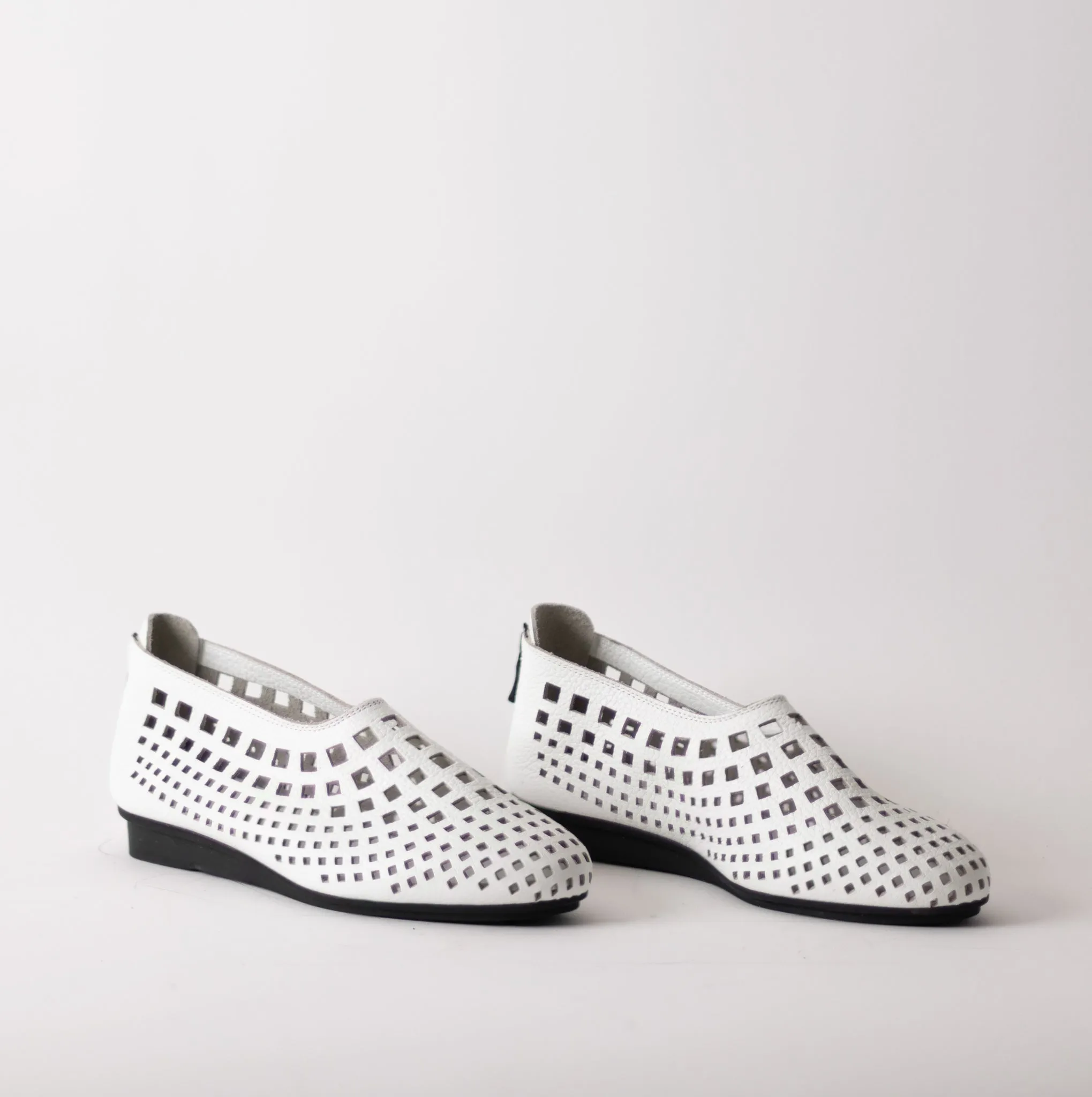 ARCHE NIRICK CLOSE TOE SANDALS-WHITE