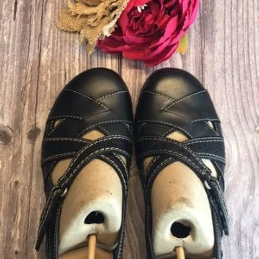 CLARKS  Ashland Black Leather Spin Flats 11