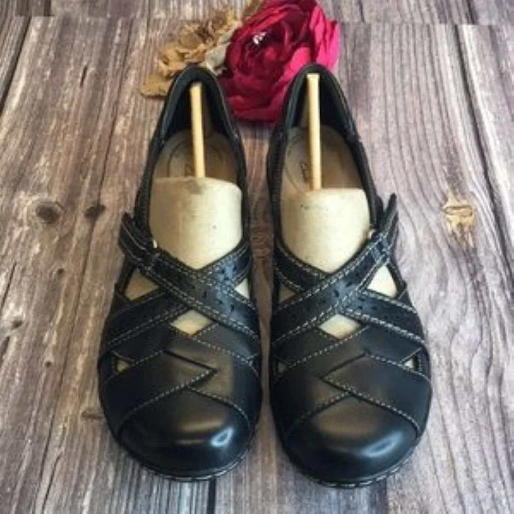 CLARKS  Ashland Black Leather Spin Flats 11