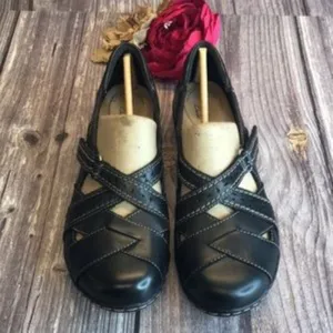 CLARKS  Ashland Black Leather Spin Flats 11
