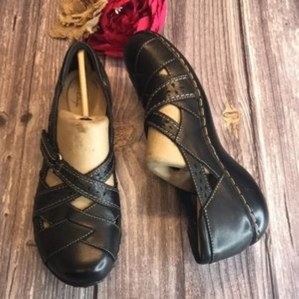 CLARKS  Ashland Black Leather Spin Flats 11