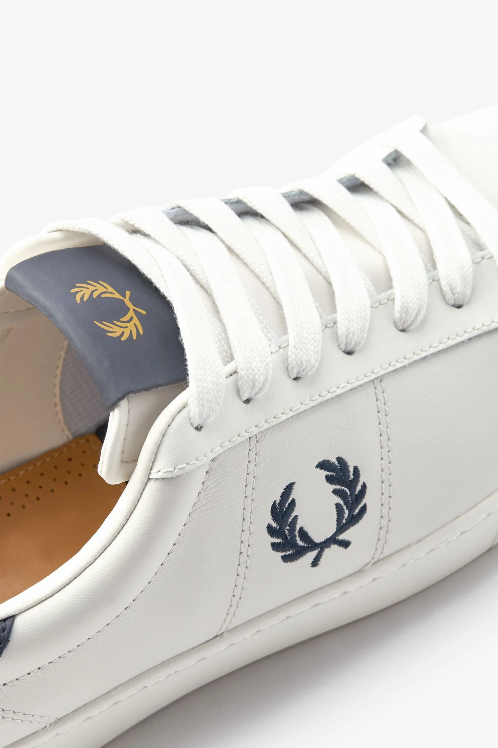 Fred Perry B2333 Spencer Leather Trainers 254 Porcelain