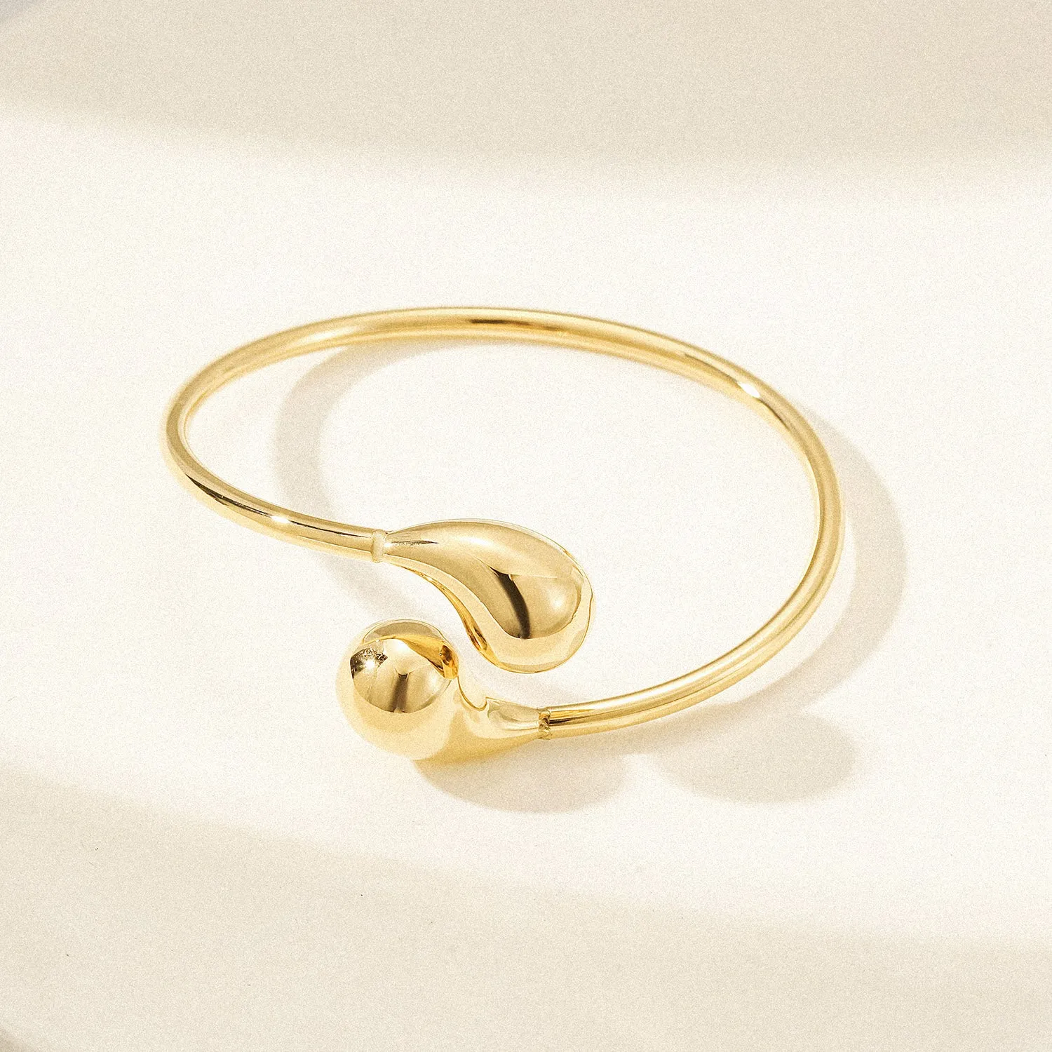 Golden Twisted Smooth Bracelet-NSB1940STGC
