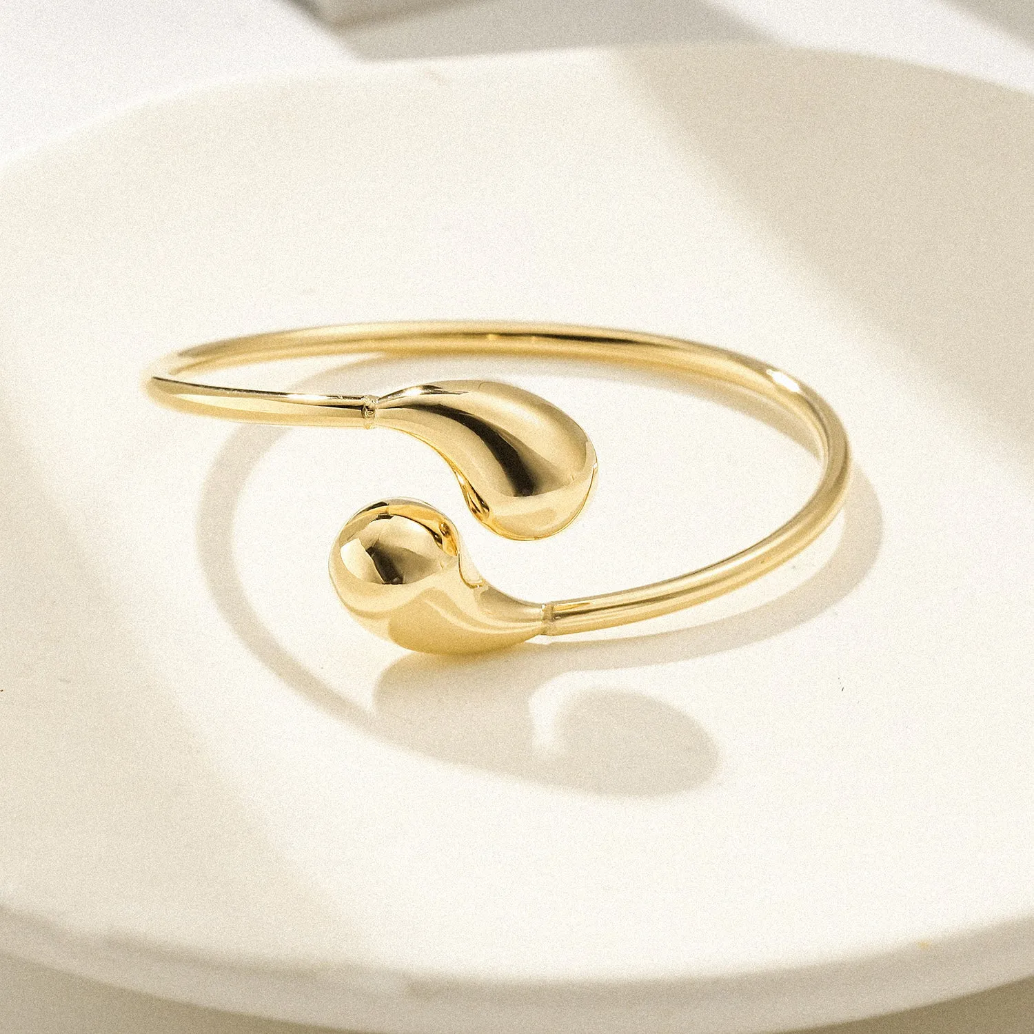Golden Twisted Smooth Bracelet-NSB1940STGC