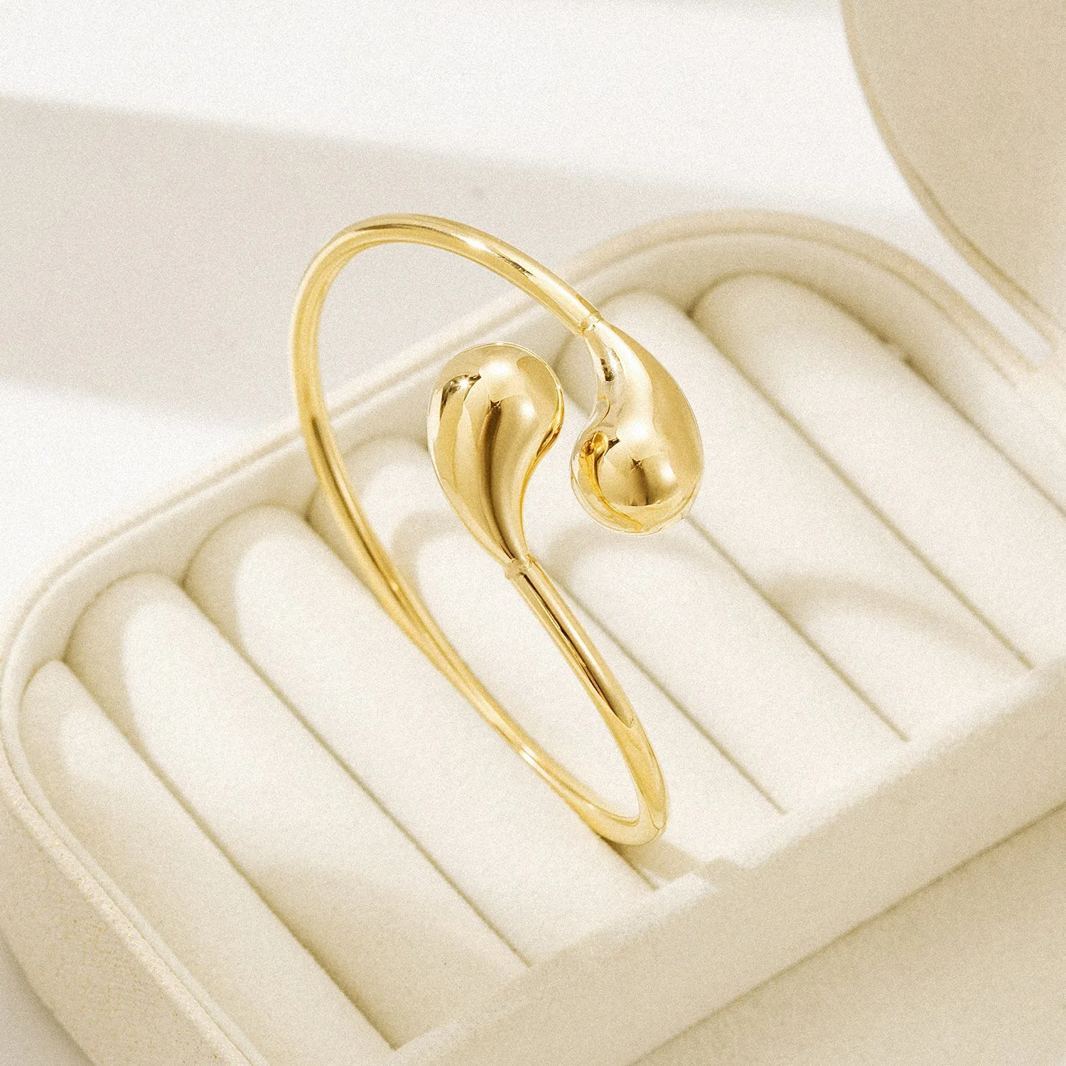 Golden Twisted Smooth Bracelet-NSB1940STGC