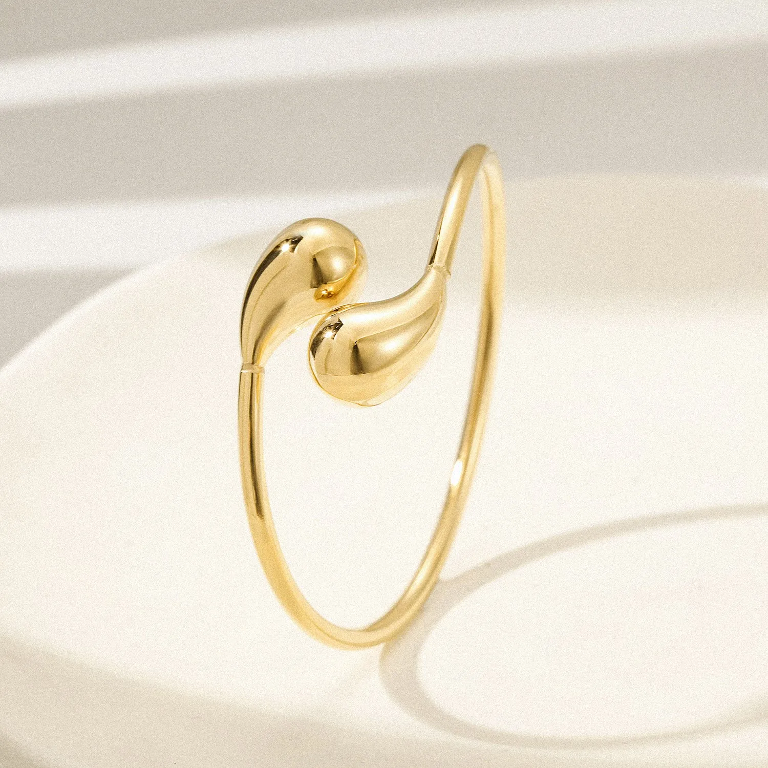 Golden Twisted Smooth Bracelet-NSB1940STGC