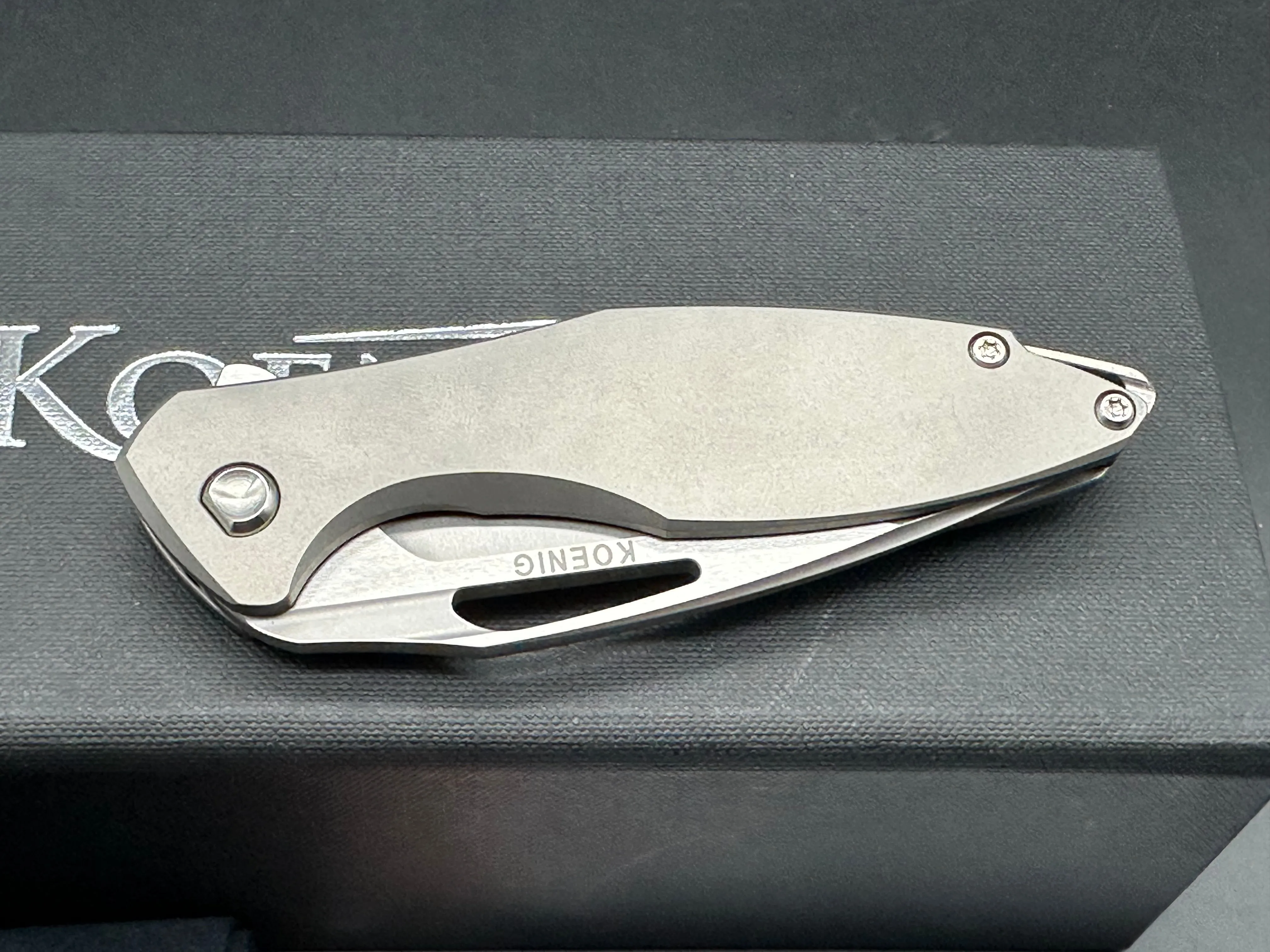 Koenig Mini Arius, M390 Blade - Burnished with Polished Flats, Smooth Ti Handles