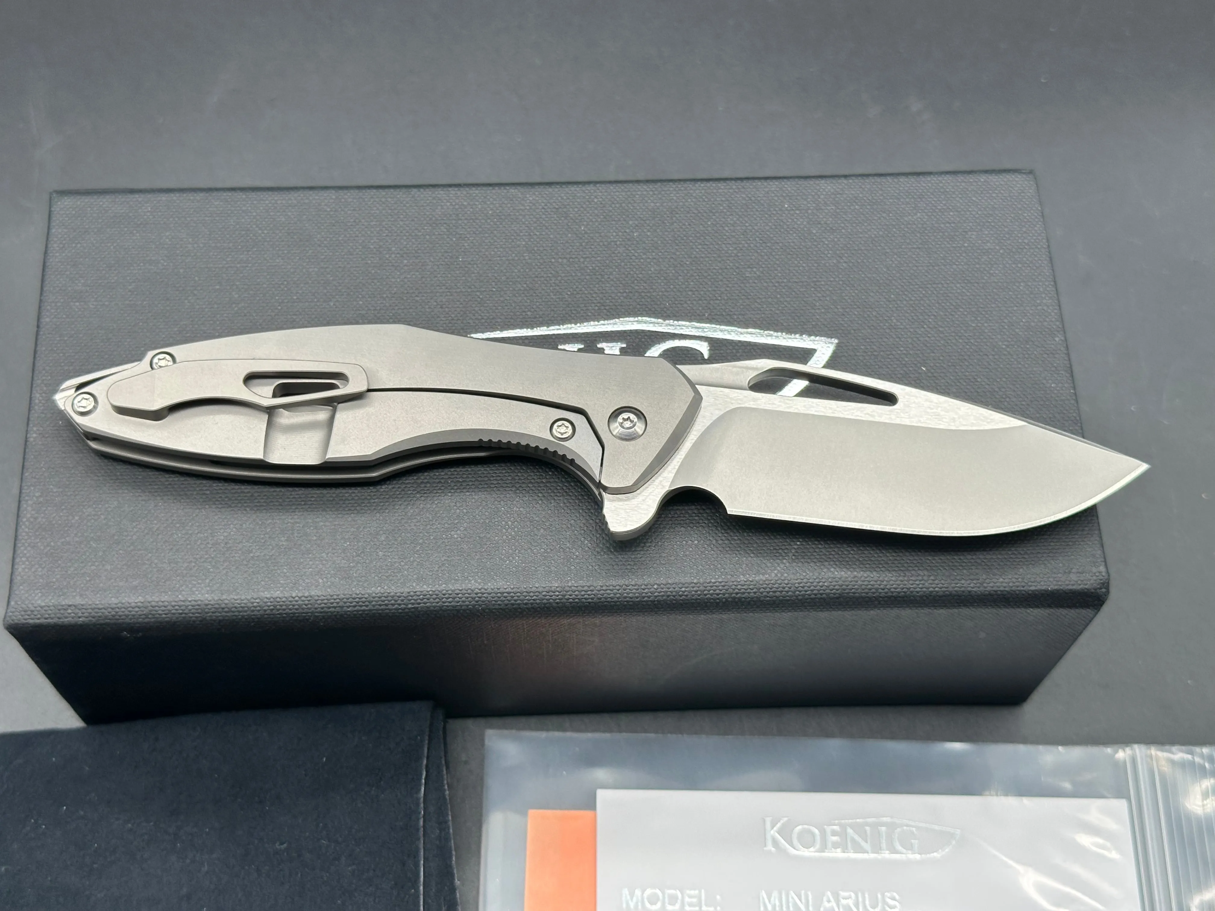 Koenig Mini Arius, M390 Blade - Burnished with Polished Flats, Smooth Ti Handles