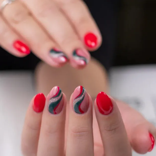 P  Heartbreak Gel Polish