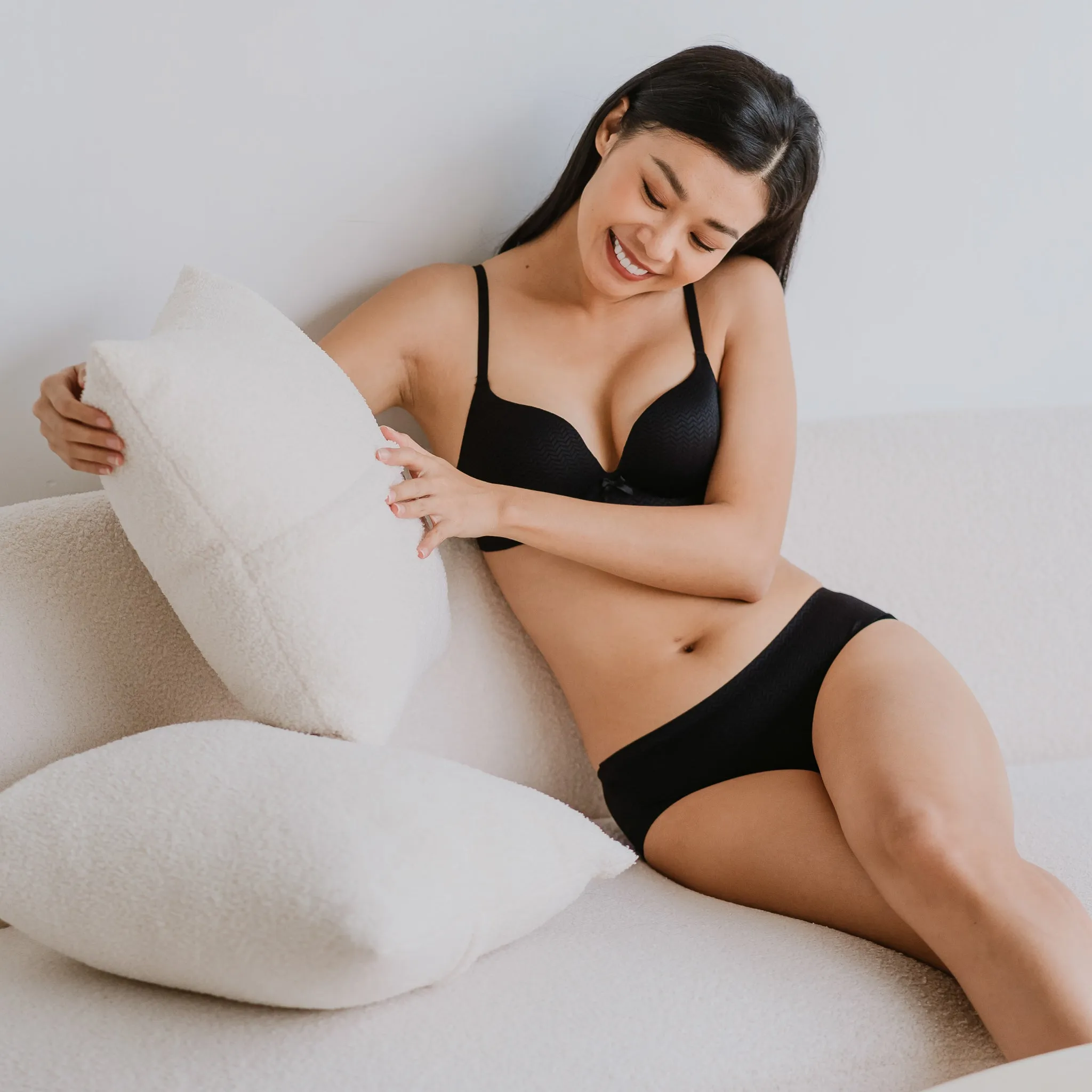Sleek Chevron! Seamless Wireless Push Up Bra in Black (Size L Only)