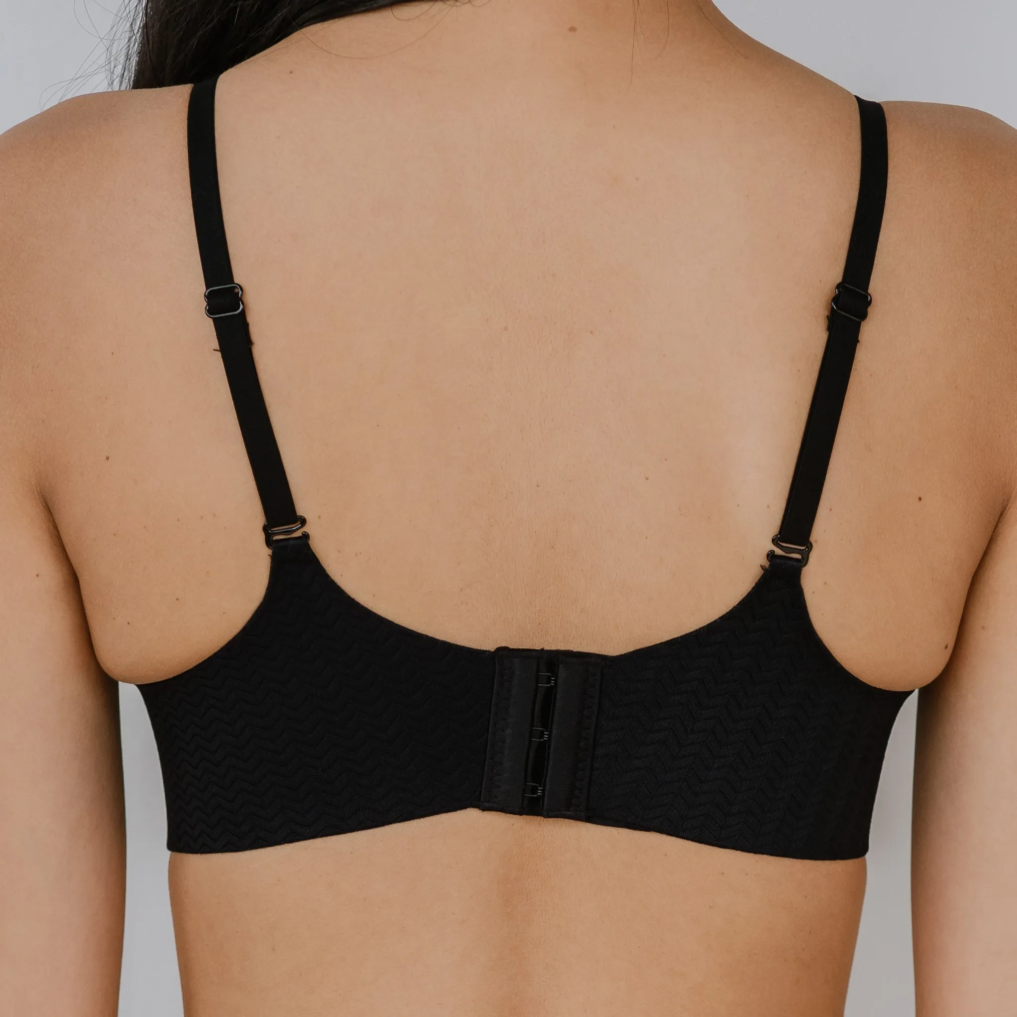 Sleek Chevron! Seamless Wireless Push Up Bra in Black (Size L Only)
