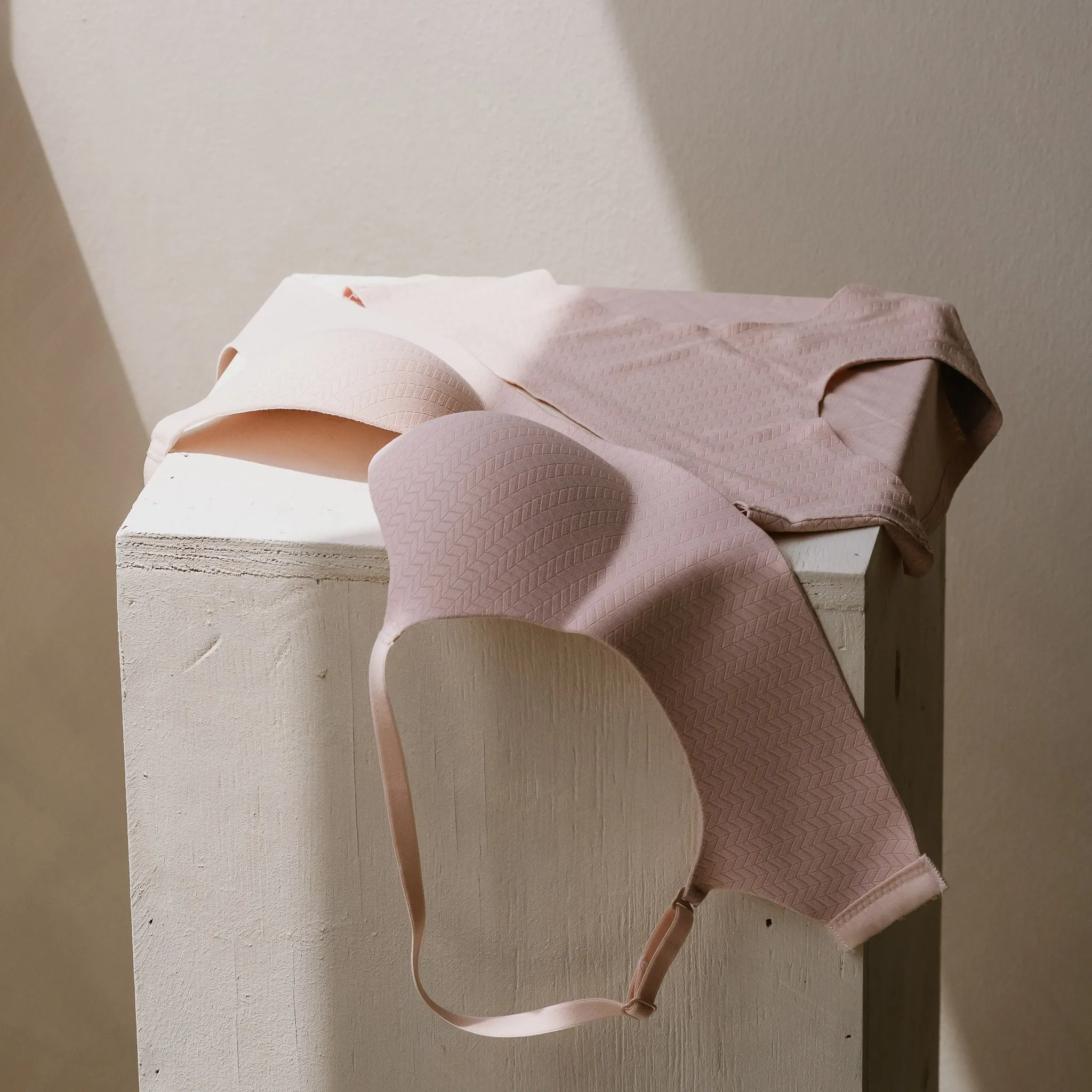 Sleek Chevron! Seamless Wireless Push Up Bra in Blush Pink (Size XL only)