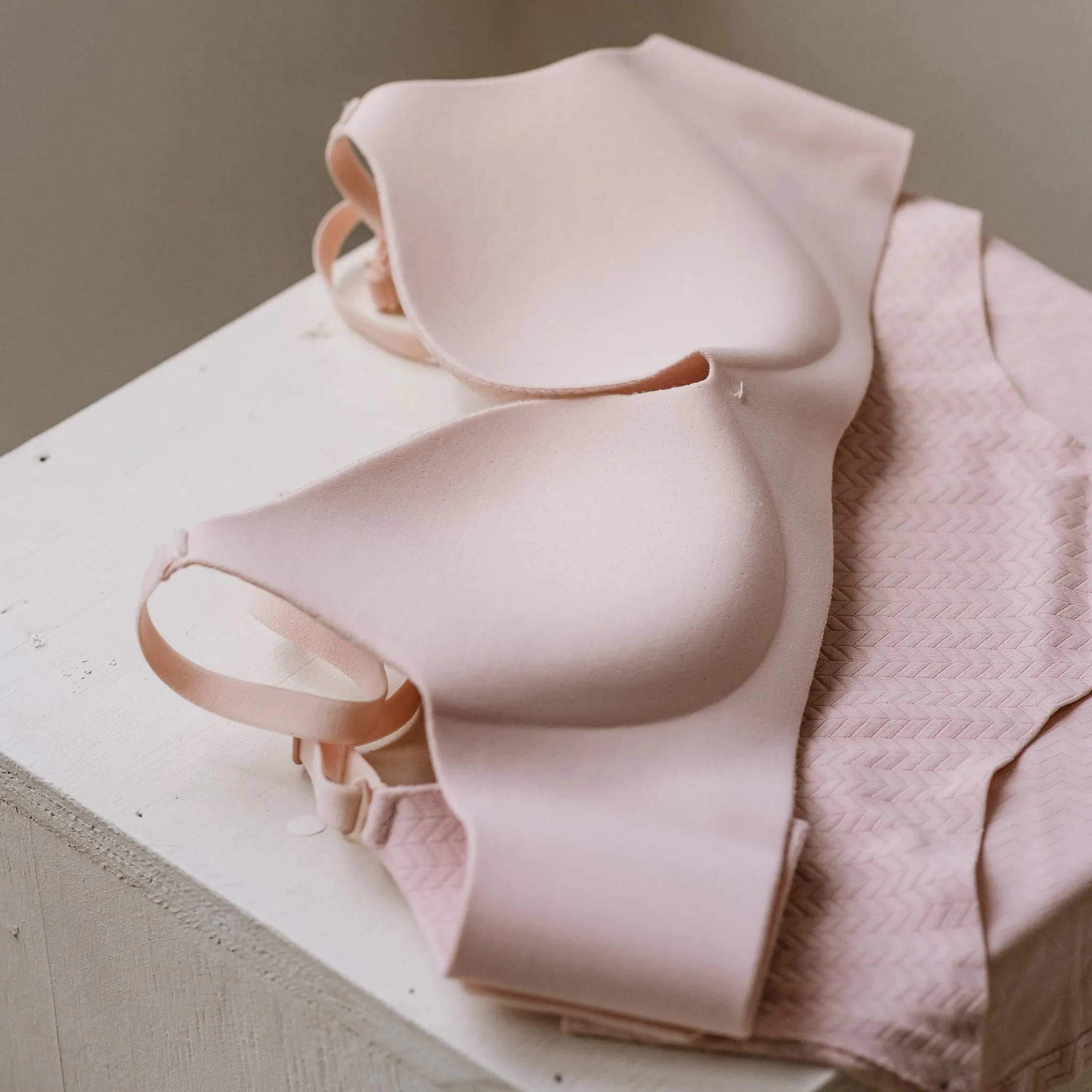 Sleek Chevron! Seamless Wireless Push Up Bra in Blush Pink (Size XL only)