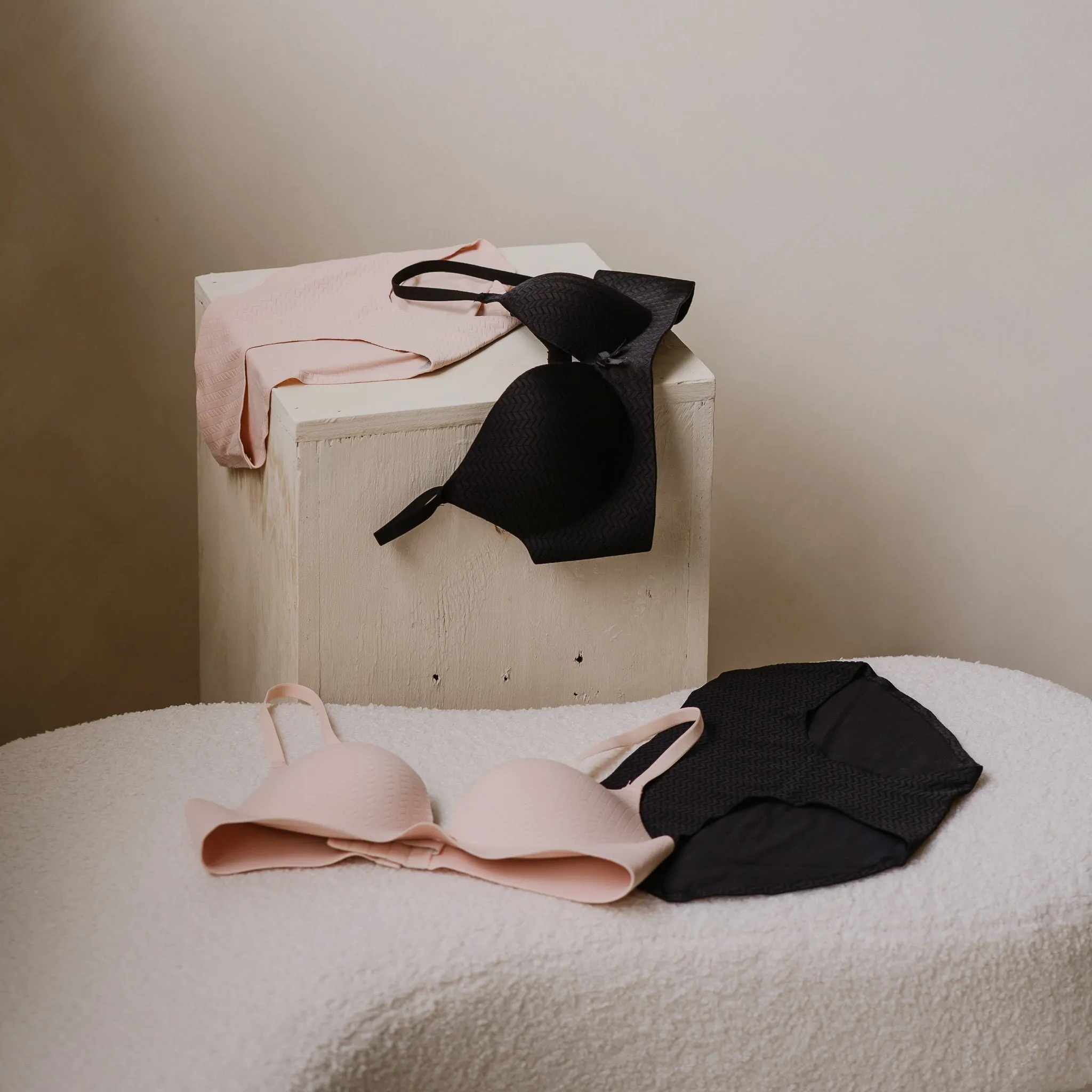 Sleek Chevron! Seamless Wireless Push Up Bra in Blush Pink (Size XL only)