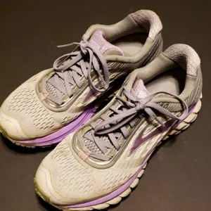 Women Brooks Ghost 9 Running Walking shoe size 8