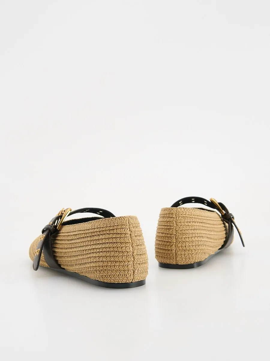 Woven ballet flats with a strap